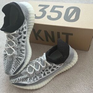 Yeezy Boost 350 V2 CMPCT Slate White “Panda” IG9608